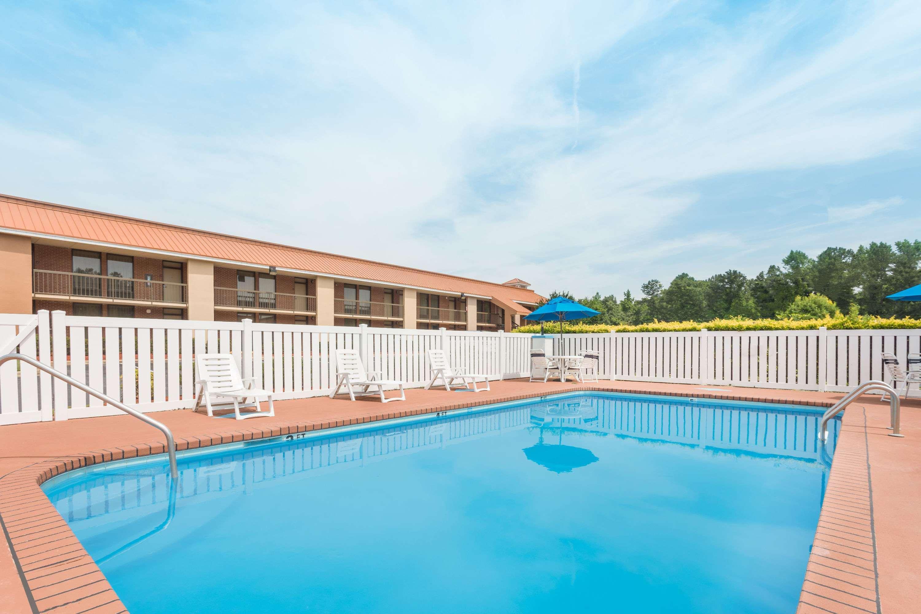 Baymont By Wyndham Rocky Mount I-95 Hotel Kültér fotó
