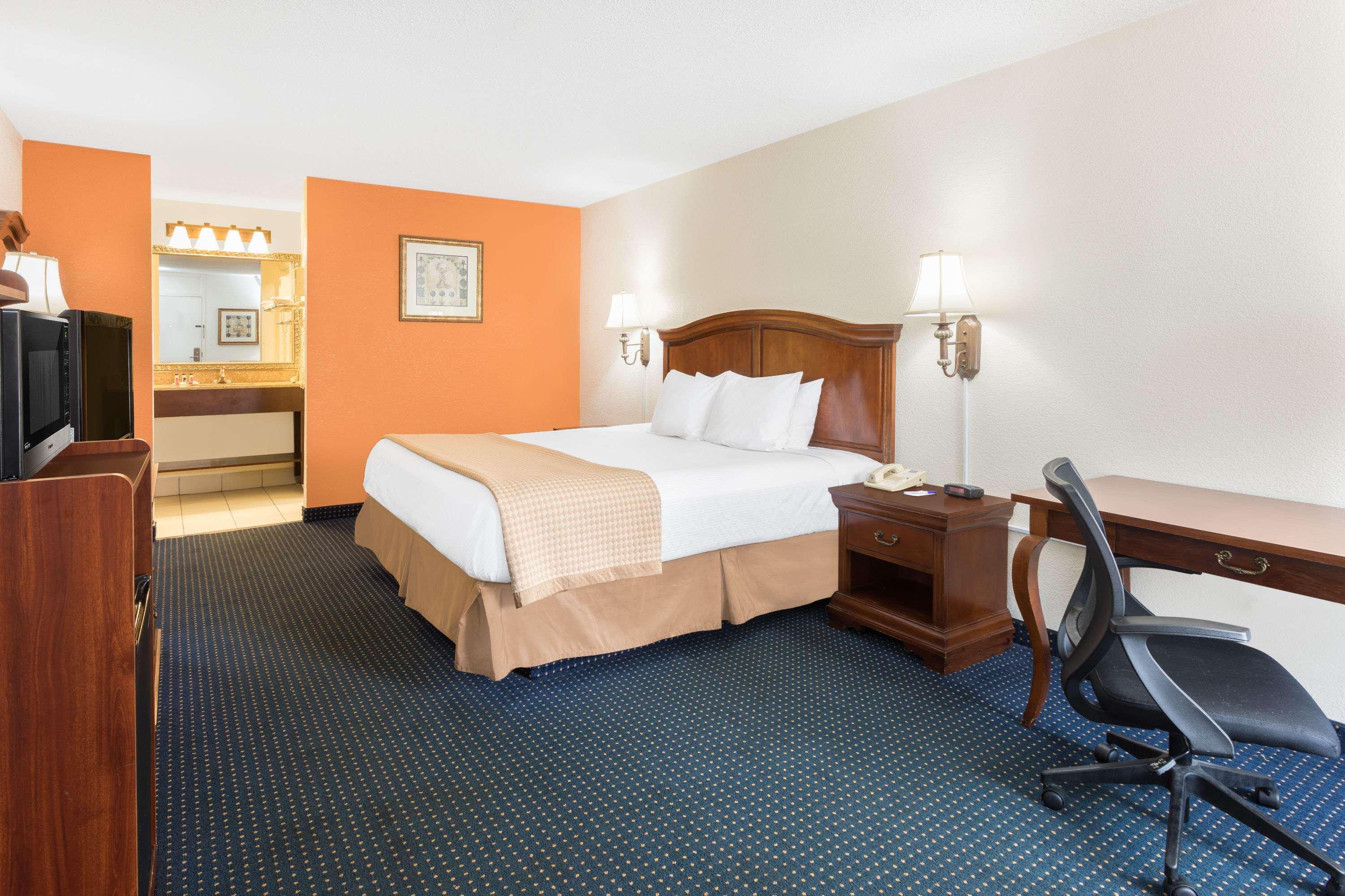 Baymont By Wyndham Rocky Mount I-95 Hotel Kültér fotó