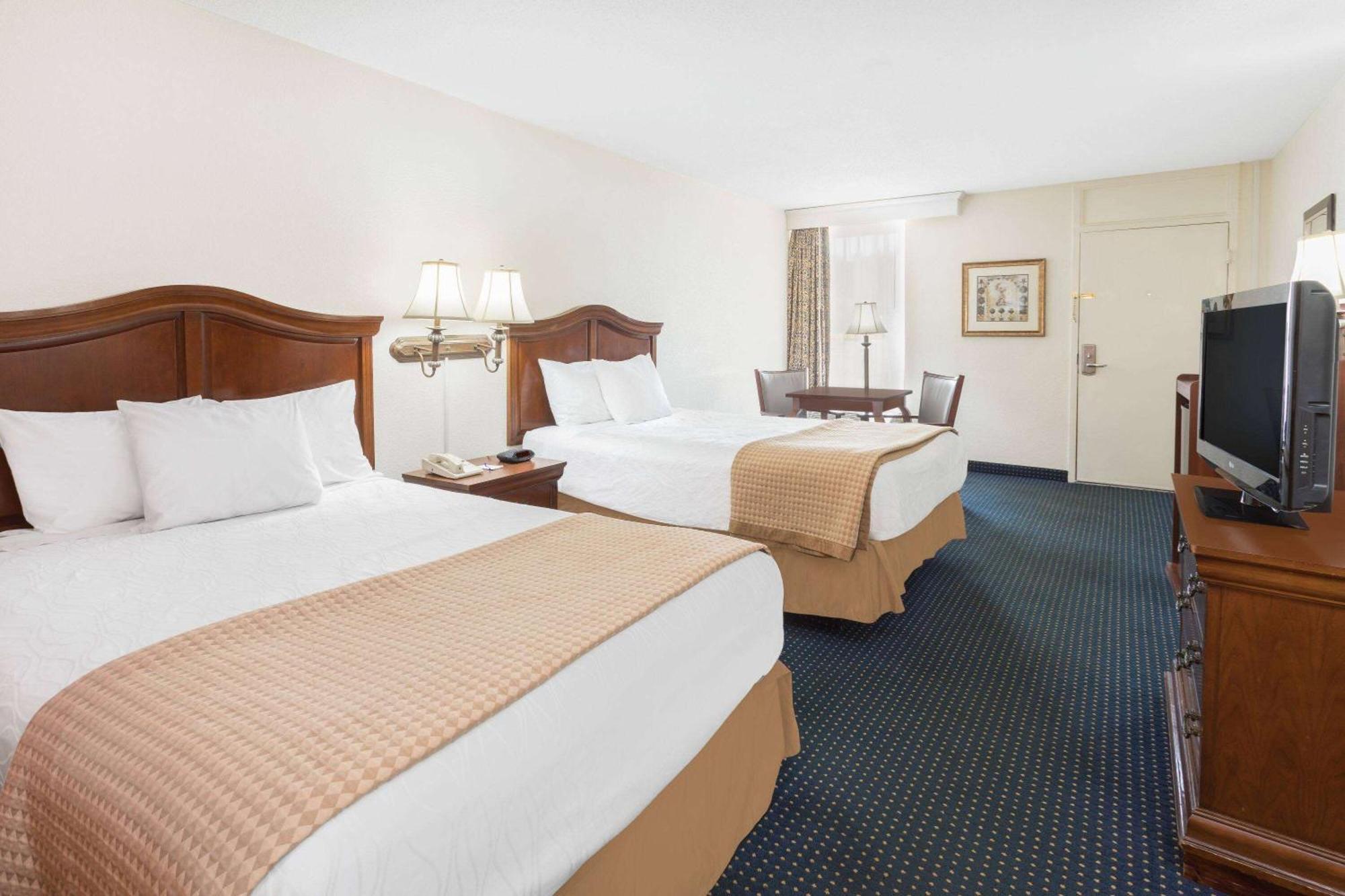 Baymont By Wyndham Rocky Mount I-95 Hotel Kültér fotó