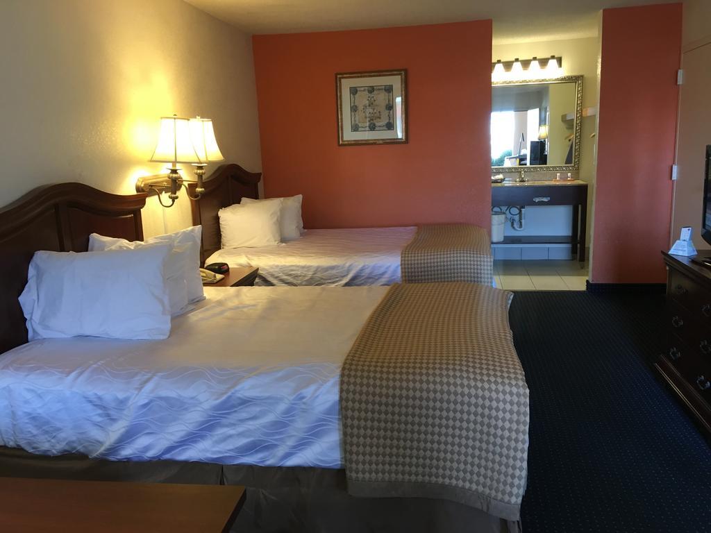 Baymont By Wyndham Rocky Mount I-95 Hotel Kültér fotó