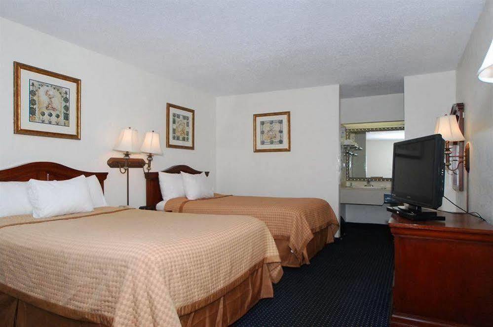 Baymont By Wyndham Rocky Mount I-95 Hotel Kültér fotó